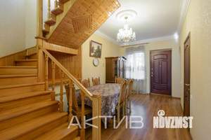 Дом 223м&sup2;, 3-этажный, участок 10 сот.  